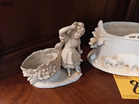 Lot 87 - biscuit beeldjes. 3 stuks - afbeelding 2 van  5