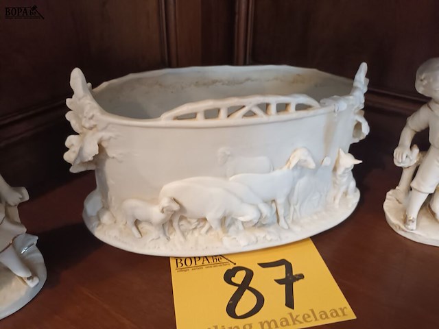 Lot 87 - biscuit beeldjes. 3 stuks - afbeelding 3 van  5