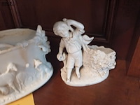 Lot 87 - biscuit beeldjes. 3 stuks - afbeelding 4 van  5