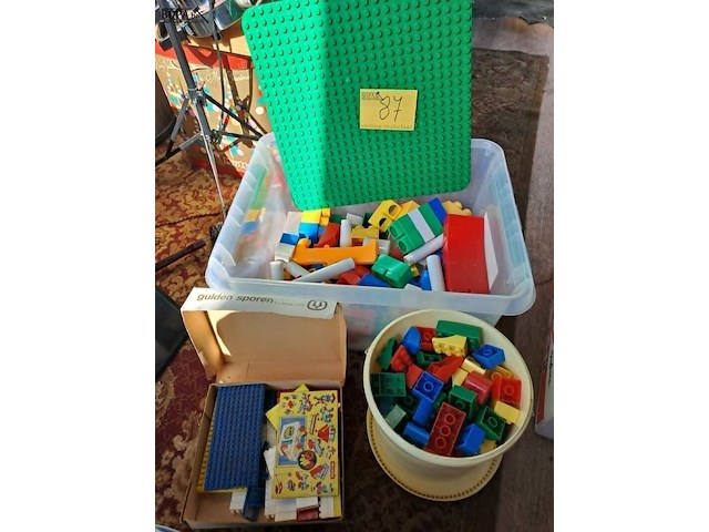 Lot 87 - bouwblokken: lego & lego duplo - afbeelding 1 van  4
