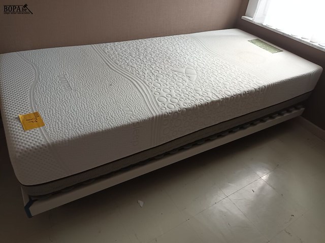 Lot 87 - eenpersoonsbed - afbeelding 1 van  3