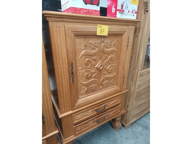 Lot 87 - houten barkast - afbeelding 1 van  3