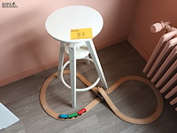 Lot 87 - houten kruk en achtbaan - afbeelding 1 van  3