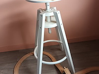 Lot 87 - houten kruk en achtbaan - afbeelding 2 van  3