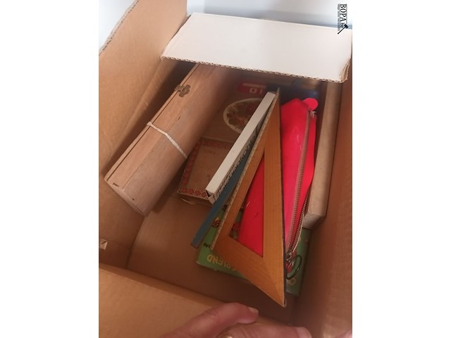 Lot 87 - kantoormateriaal en inpakpapier - afbeelding 5 van  5