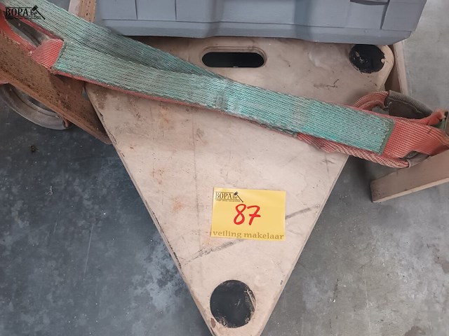 Lot 87 - karretje met trekriem - afbeelding 3 van  3