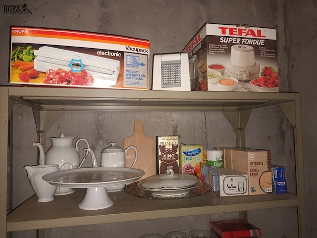 Lot 87 - keukenmateriaal en huisraad - afbeelding 2 van  5