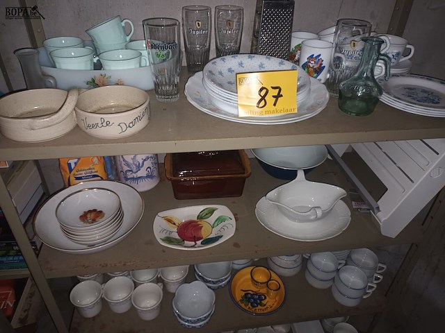 Lot 87 - keukenmateriaal en huisraad - afbeelding 4 van  5