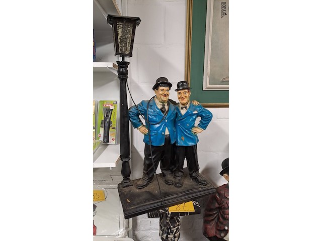 Lot 87 - laurel & hardy - afbeelding 1 van  2