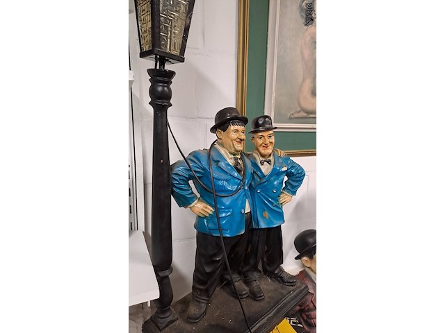 Lot 87 - laurel & hardy - afbeelding 2 van  2