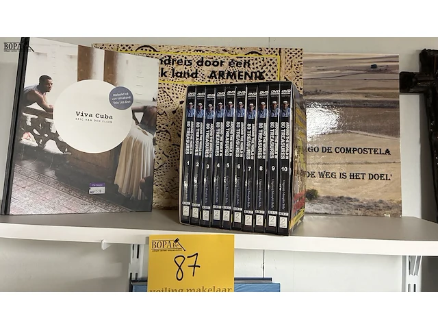 Lot 87 - lot reisboeken en dvd's - afbeelding 1 van  6