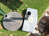 Lot 87 - parasolvoet. 2 stuks - afbeelding 3 van  3