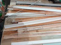 Lot 87 - pleisterprofielen en zakken gips - afbeelding 2 van  3