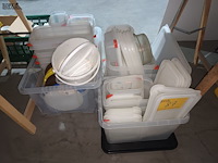 Lot 87 - pvc bakken en bewaardozen - afbeelding 1 van  4