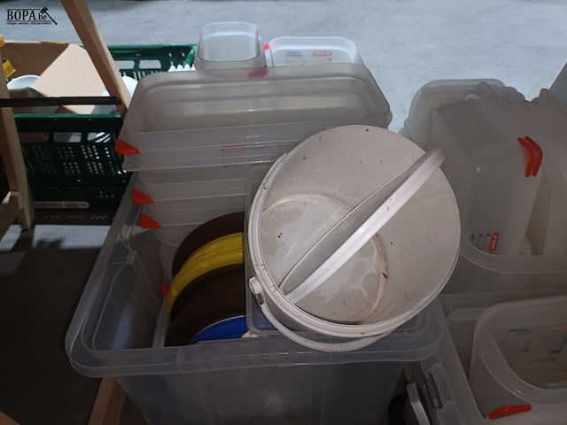 Lot 87 - pvc bakken en bewaardozen - afbeelding 2 van  4