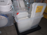 Lot 87 - pvc bakken en bewaardozen - afbeelding 4 van  4