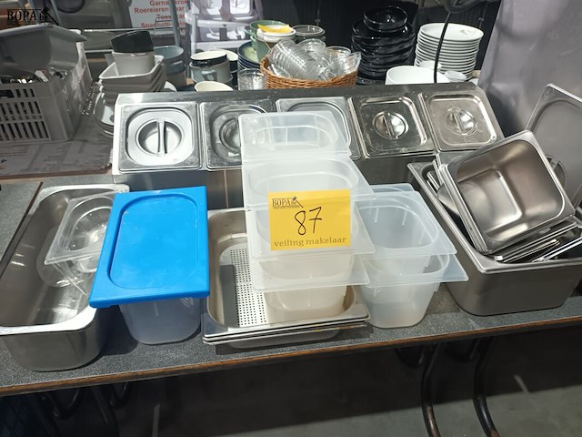 Lot 87 - saladebar en gastronormbakken - afbeelding 1 van  6