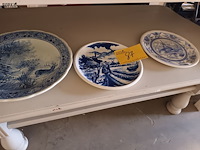 Lot 87 - sierborden wit/blauw. 3 stuks - afbeelding 1 van  7
