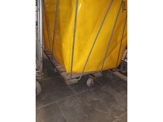 Lot 87 - transportkar - afbeelding 2 van  3