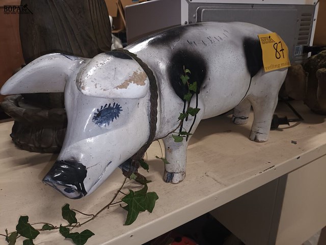 Lot 87 - tuindecoratie varken. 2 stuks - afbeelding 2 van  3