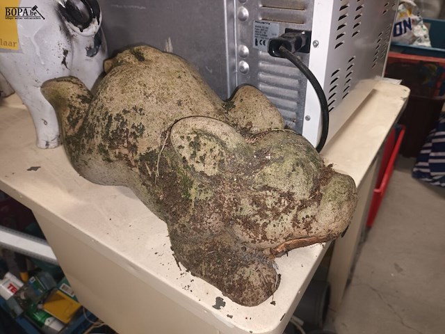 Lot 87 - tuindecoratie varken. 2 stuks - afbeelding 3 van  3