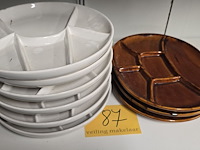 Lot 87 - vakjesborden rond wit en bruin ovaal - afbeelding 1 van  3