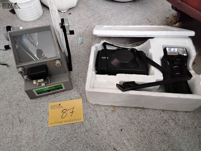 Lot 87 - vintage camera en filmviewer editor - afbeelding 1 van  1