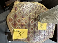 Lot 87 - vintage italiaanse florentijnse houten bijzettafel - afbeelding 2 van  2