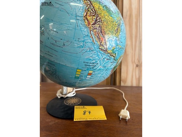 Lot 87 - vintage verlichte wereldbol deense scan globe '80 denemarken - afbeelding 1 van  5