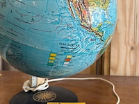 Lot 87 - vintage verlichte wereldbol deense scan globe '80 denemarken - afbeelding 1 van  5