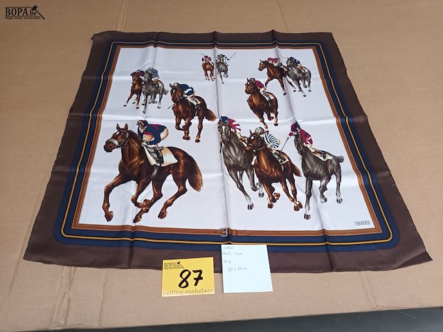 Lot 87 - zijden sjaal erre - afbeelding 1 van  4