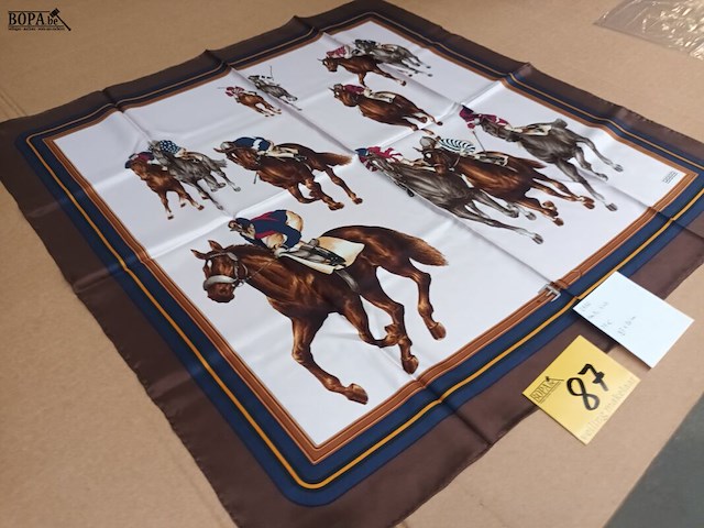 Lot 87 - zijden sjaal erre - afbeelding 4 van  4