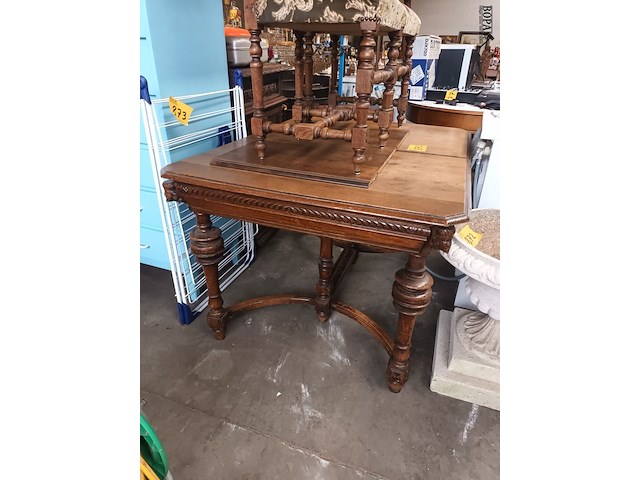 Lot 870 - antieke tafel met 2 stoelen - afbeelding 2 van  3