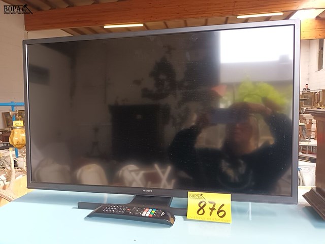 Lot 876 - tv hitachi - afbeelding 1 van  3