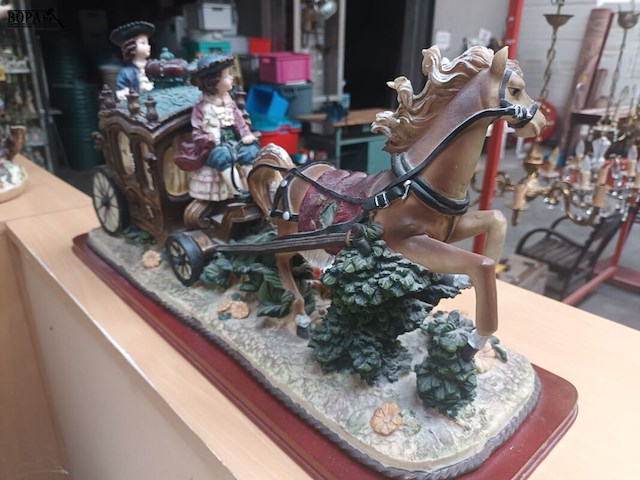 Lot 88 - beeld paard en koets - afbeelding 4 van  5