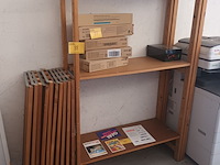 Lot 88 - houten rek. 2 stuks - afbeelding 1 van  3