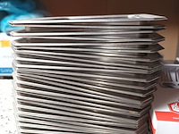Lot 88 - inox dienbordjes en besteksets - afbeelding 4 van  4
