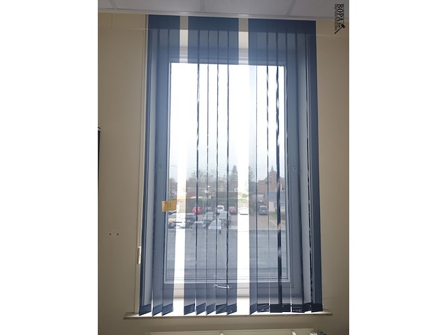 Lot 88 - lamellen gordijn luxaflex. 10 stuks - afbeelding 1 van  3