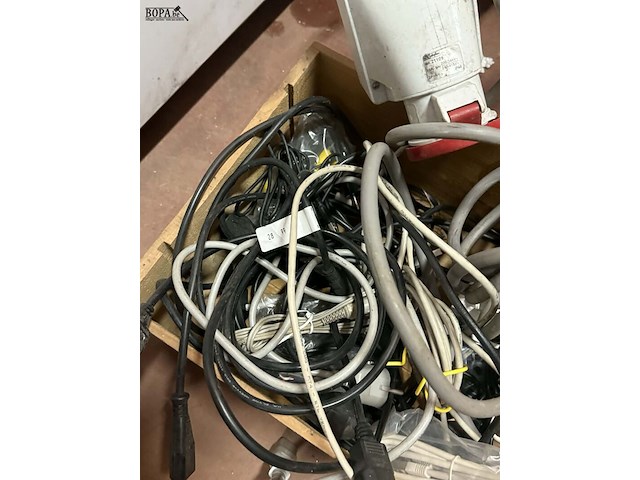 Lot 88 - lot diverse kabels van telefoon, internet, tv, audio,… - afbeelding 2 van  4