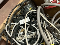 Lot 88 - lot diverse kabels van telefoon, internet, tv, audio,… - afbeelding 2 van  4