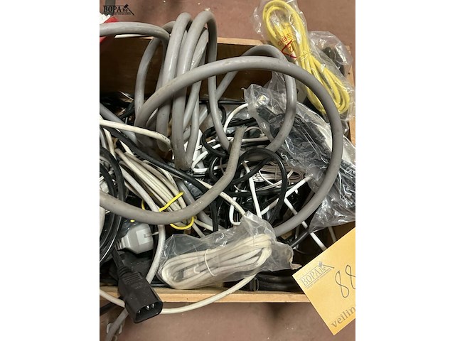 Lot 88 - lot diverse kabels van telefoon, internet, tv, audio,… - afbeelding 3 van  4