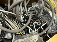Lot 88 - lot diverse kabels van telefoon, internet, tv, audio,… - afbeelding 3 van  4