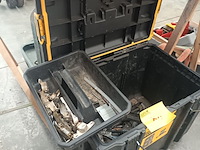 Lot 88 - materiaalkoffer dewalt met inhoud - afbeelding 2 van  6