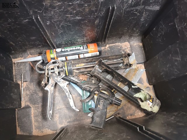 Lot 88 - materiaalkoffer dewalt met inhoud - afbeelding 4 van  6