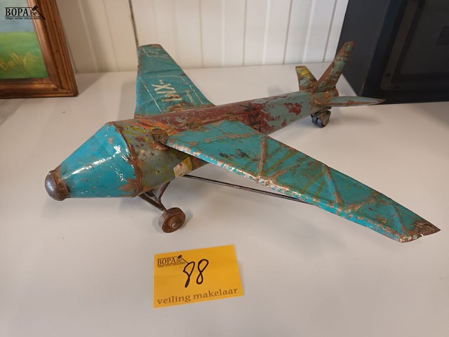 Lot 88 - metalen vliegtuig op schaal - afbeelding 1 van  5