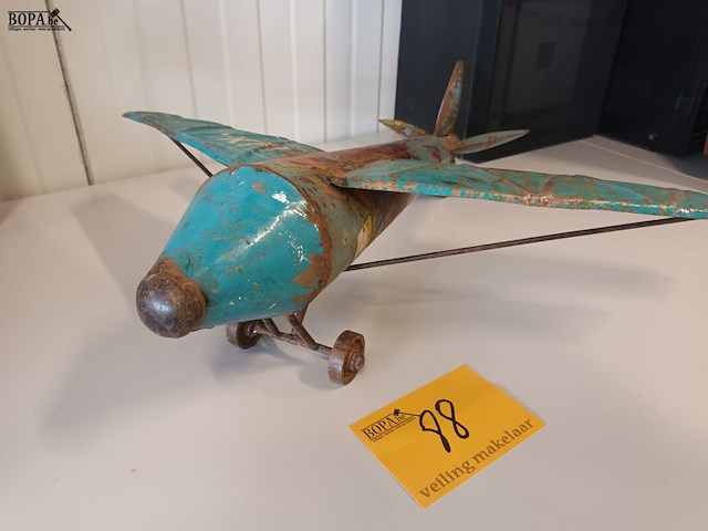 Lot 88 - metalen vliegtuig op schaal - afbeelding 2 van  5