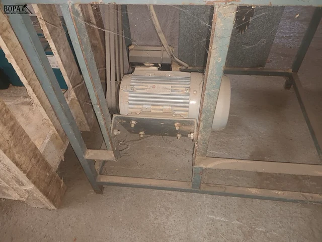 Lot 88 - metalen zaagtafel met zaagmachine - afbeelding 2 van  3