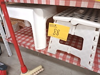 Lot 88 - opstapjes en schoenenpoetsmateriaal - afbeelding 4 van  4
