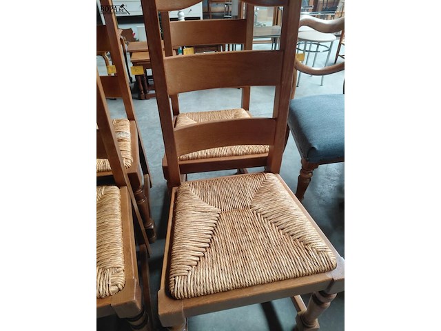 Lot 88 - set van 6 houten eetkamerstoelen met rieten zitting en hoge - afbeelding 2 van  3