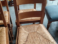 Lot 88 - set van 6 houten eetkamerstoelen met rieten zitting en hoge - afbeelding 2 van  3